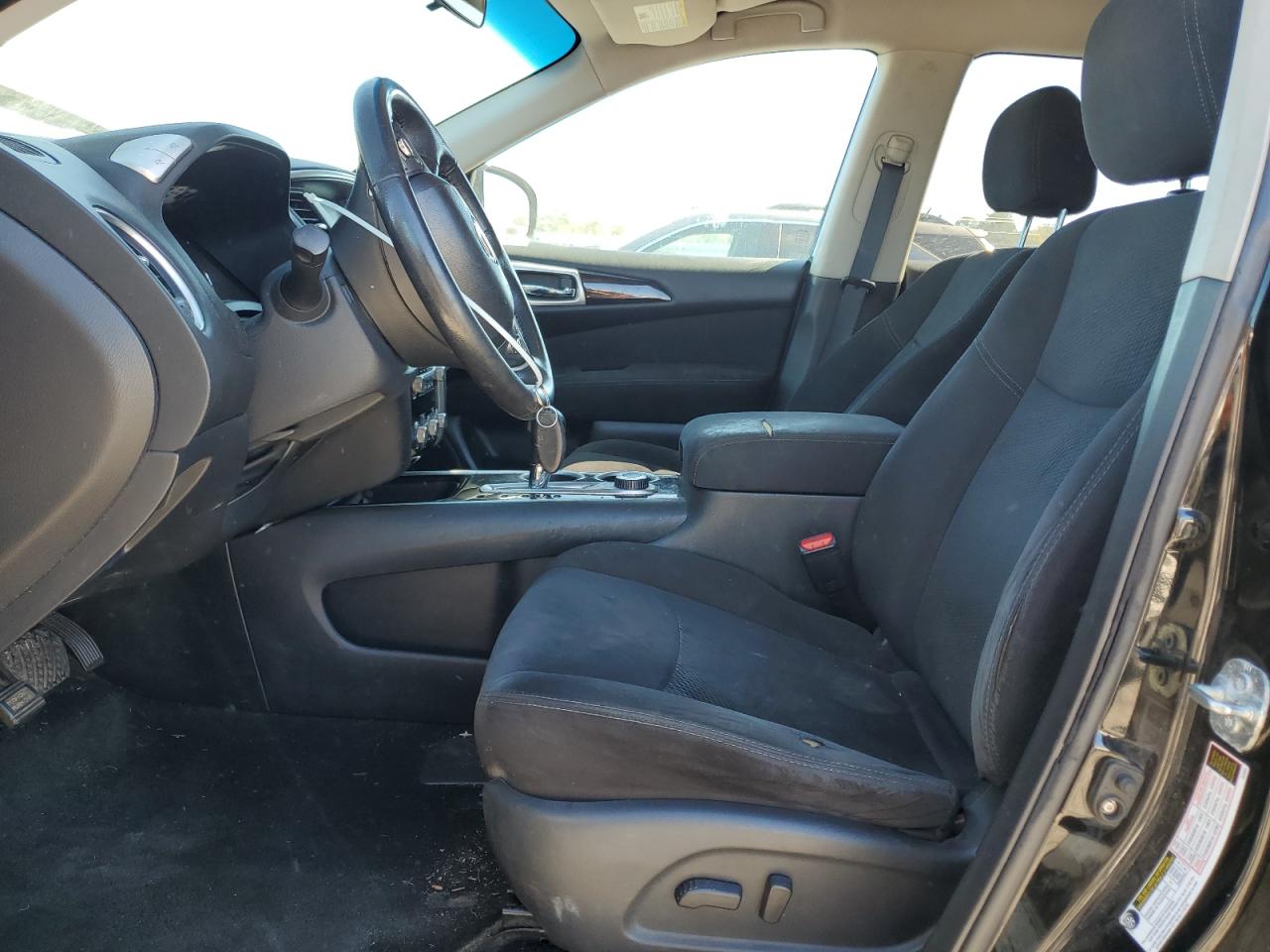 Nissan Pathfinder S Image 4