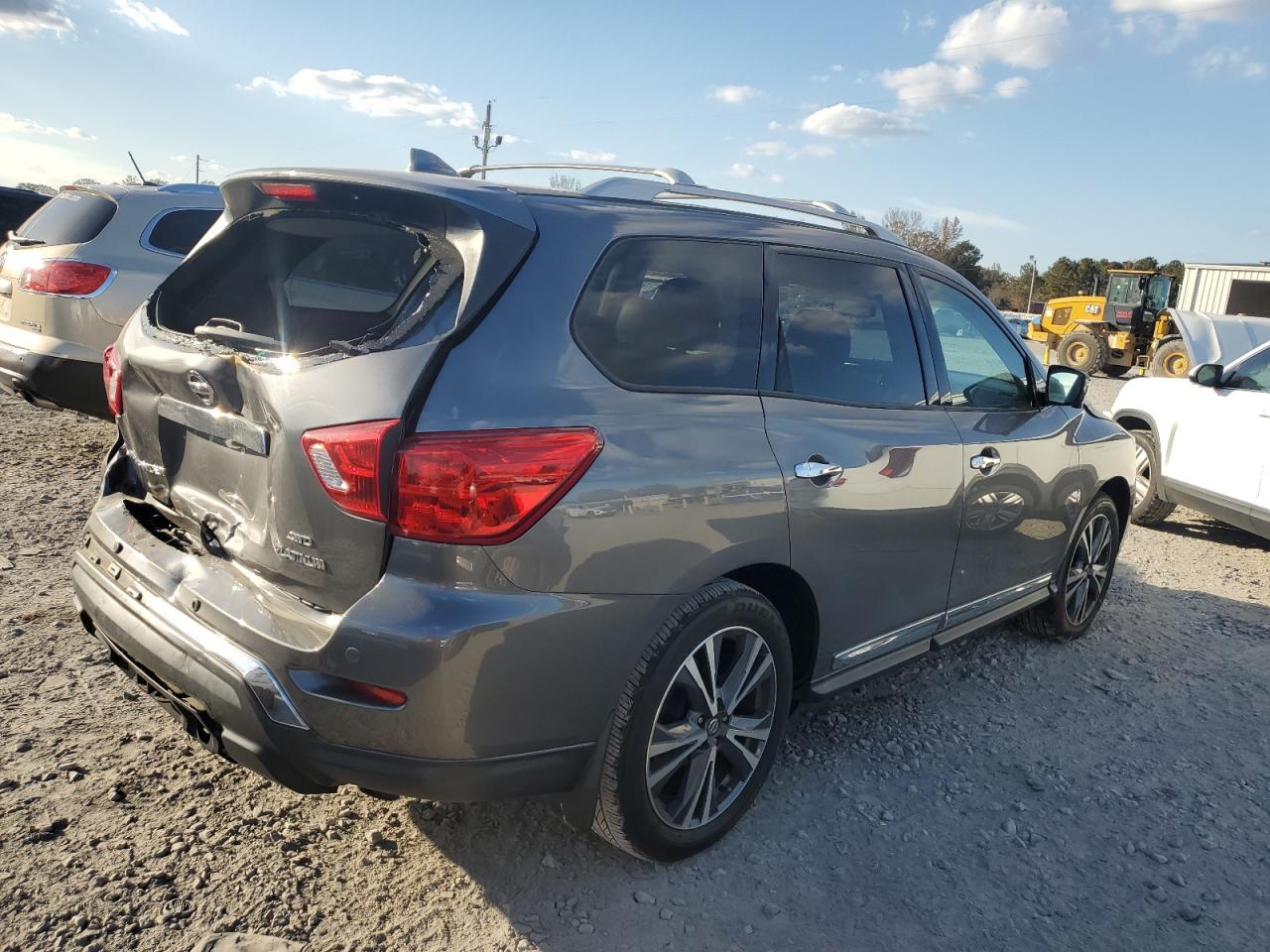 Nissan Pathfinder Platinum Image 3