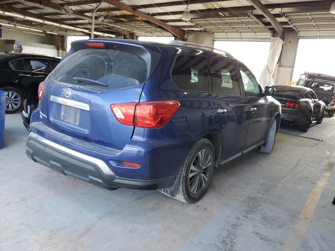 Nissan Pathfinder S Image 12