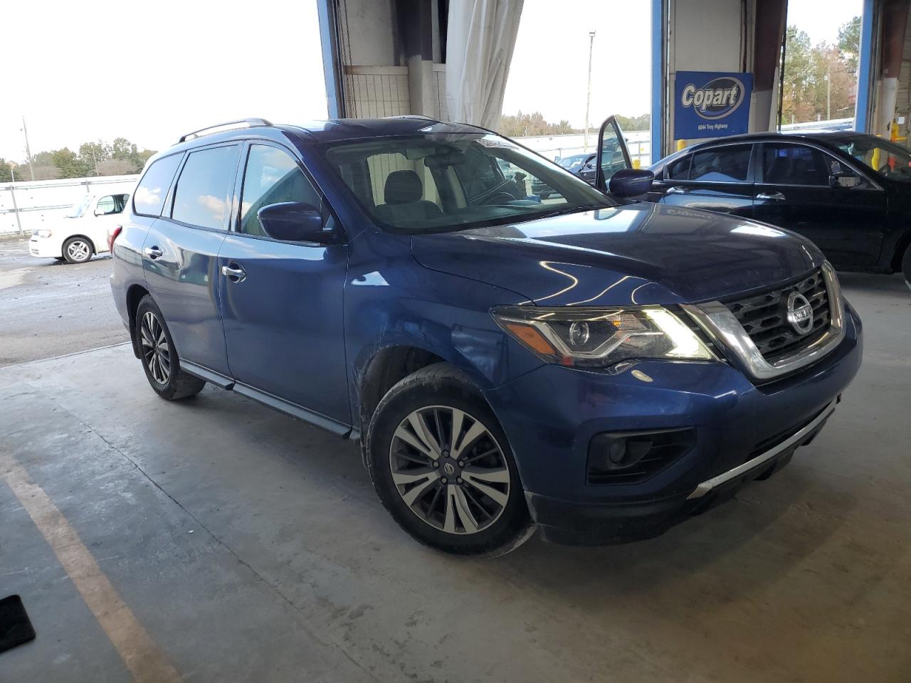 Nissan Pathfinder S Image 3
