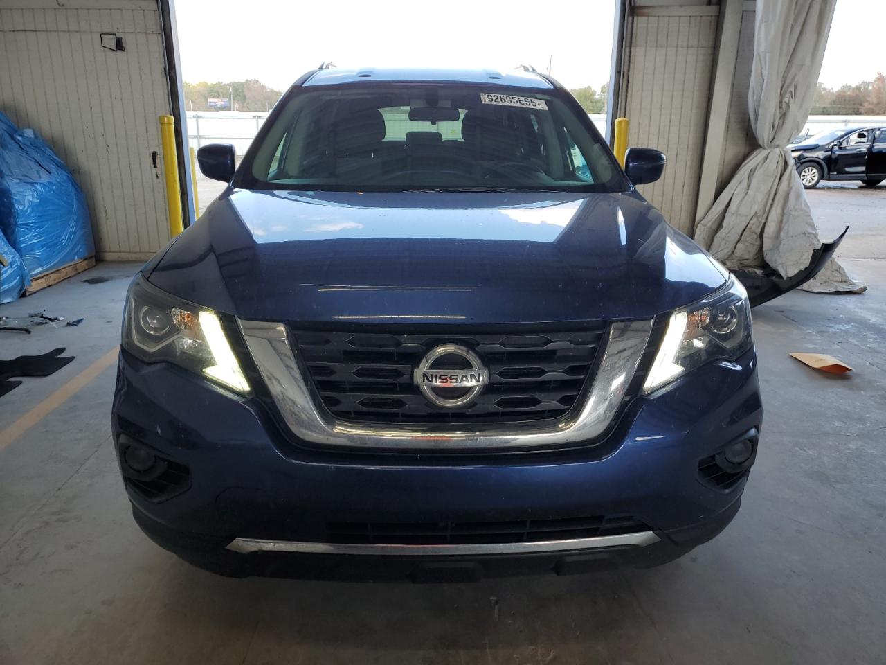 Nissan Pathfinder S Image 4