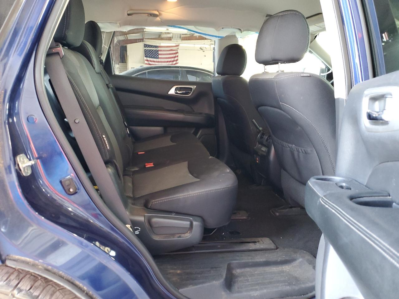 Nissan Pathfinder S Image 9