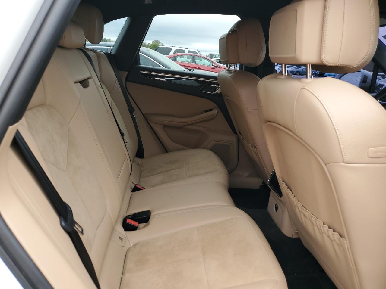 Porsche Macan Image 11