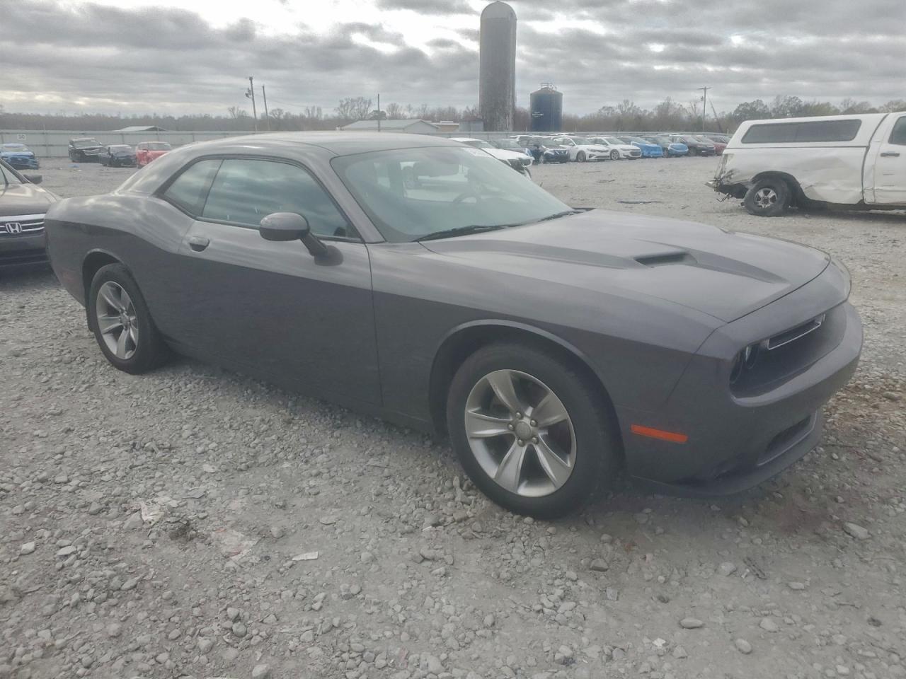 Dodge Challenger Sxt Image 2