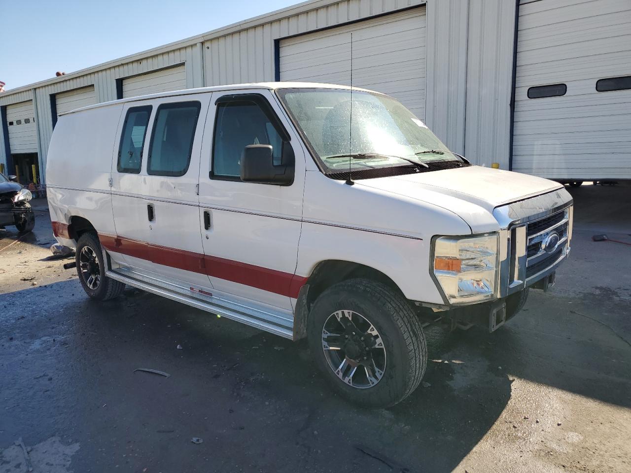 Ford Econoline E250 Van Image 11