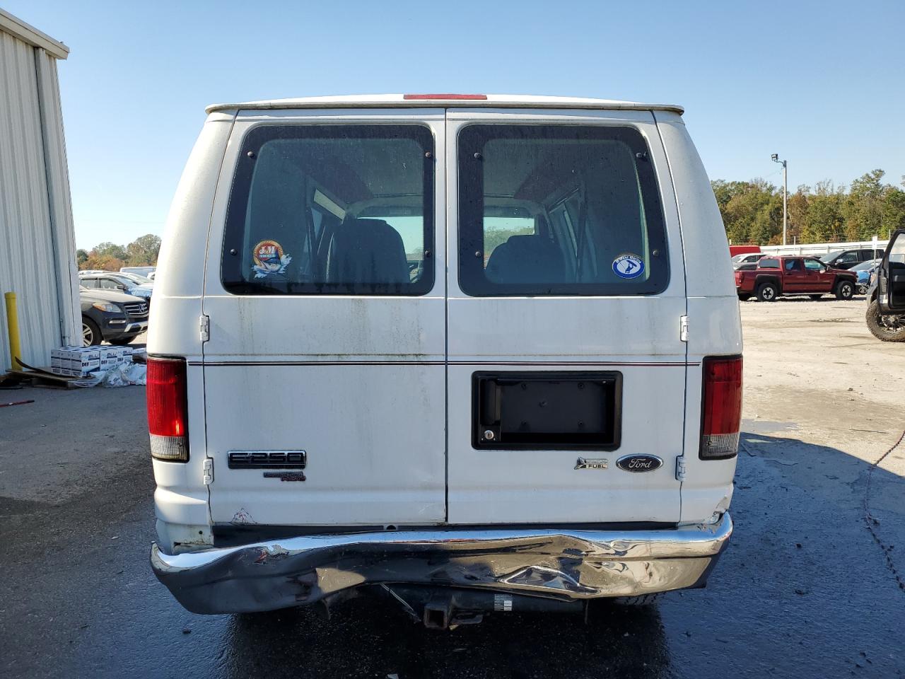 Ford Econoline E250 Van Image 9