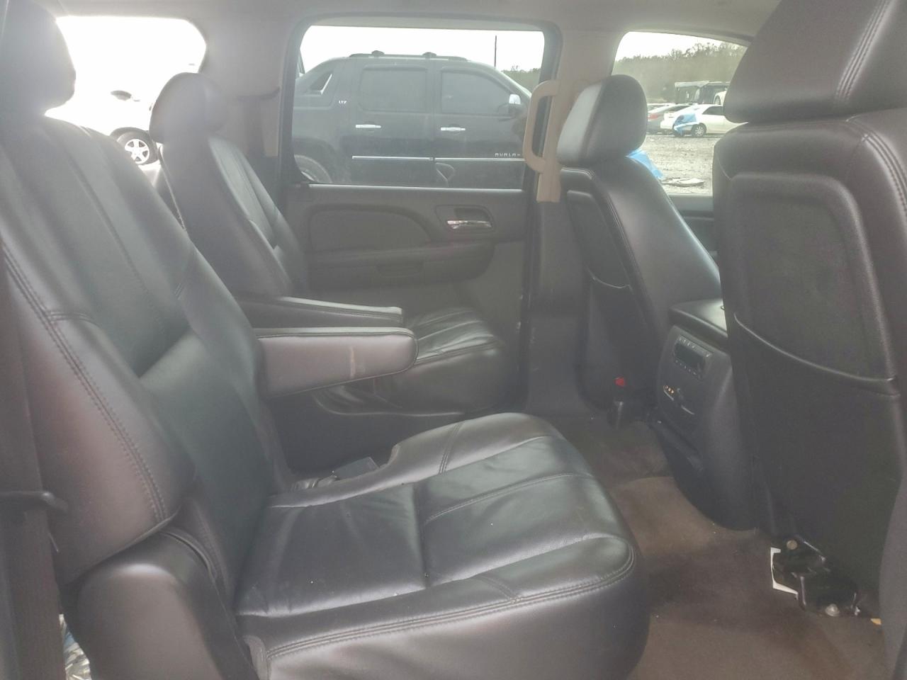 GMC Yukon C1500 Slt Image 13