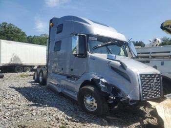  Salvage Volvo Vnl