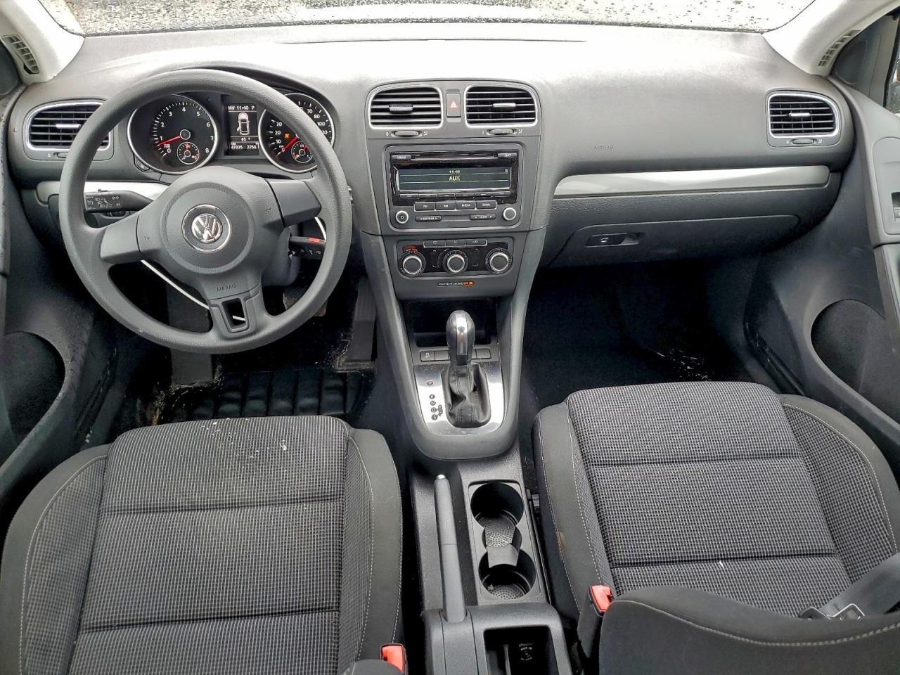 Volkswagen Golf Image 2