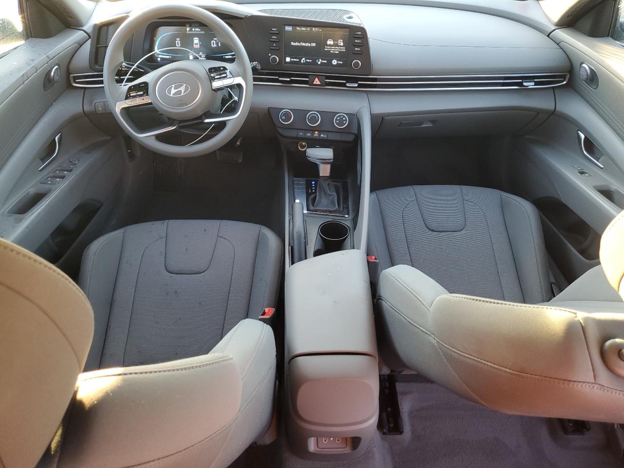 Hyundai ELANTRA Se Image 2
