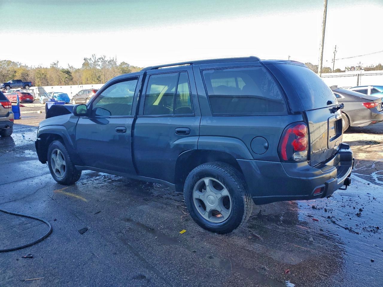 Chevrolet Trailblazer Ls Image 2