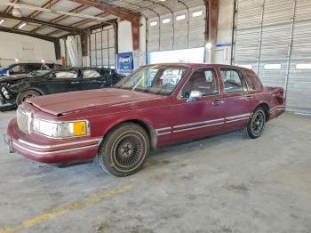  Salvage Lincoln Towncar
