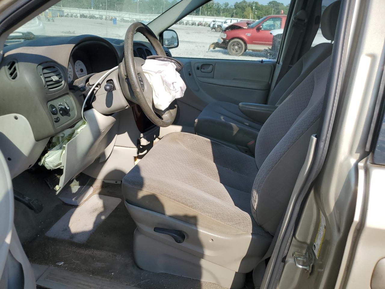 Chrysler Minivan Image 9