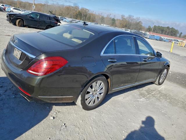 Mercedes-Benz S-Class 550 Image 3