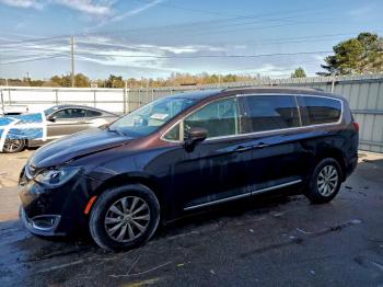  Salvage Chrysler Pacifica
