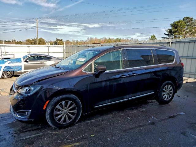 Salvage Chrysler Pacifica