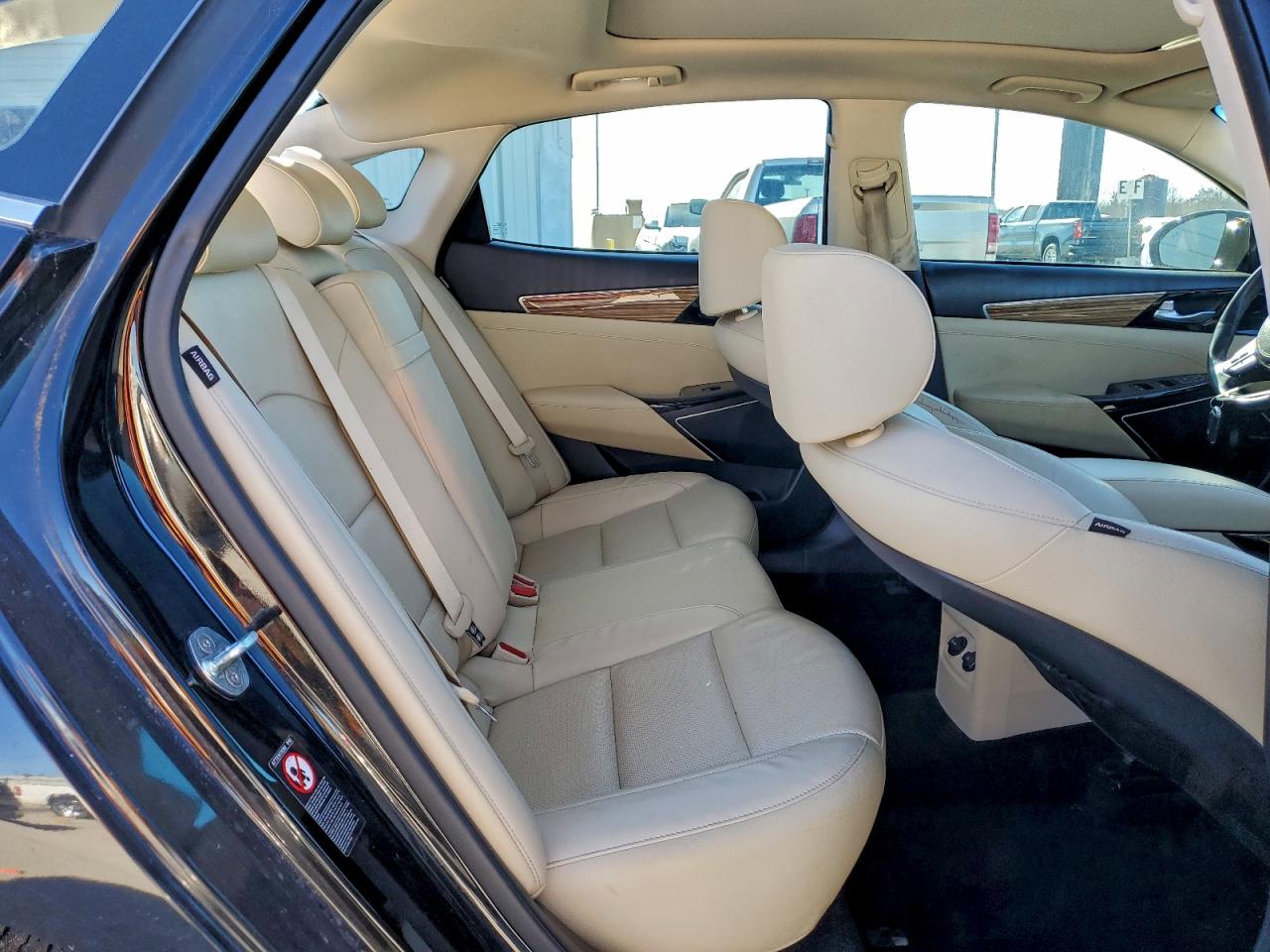 Kia Cadenza Premium Image 11