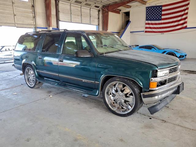 Chevrolet Suburban C1500 Image 3