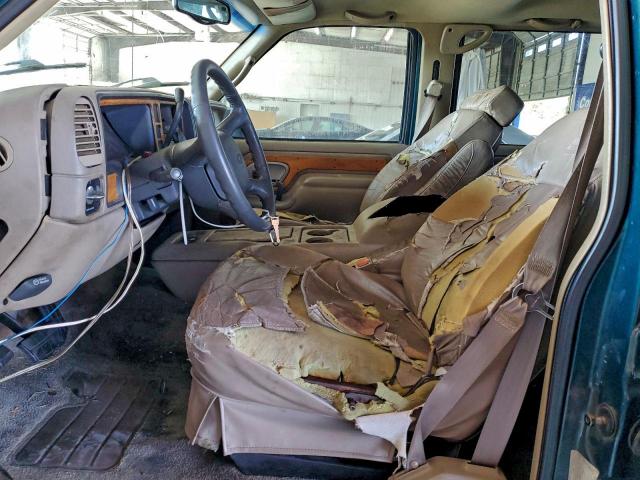 Chevrolet Suburban C1500 Image 9