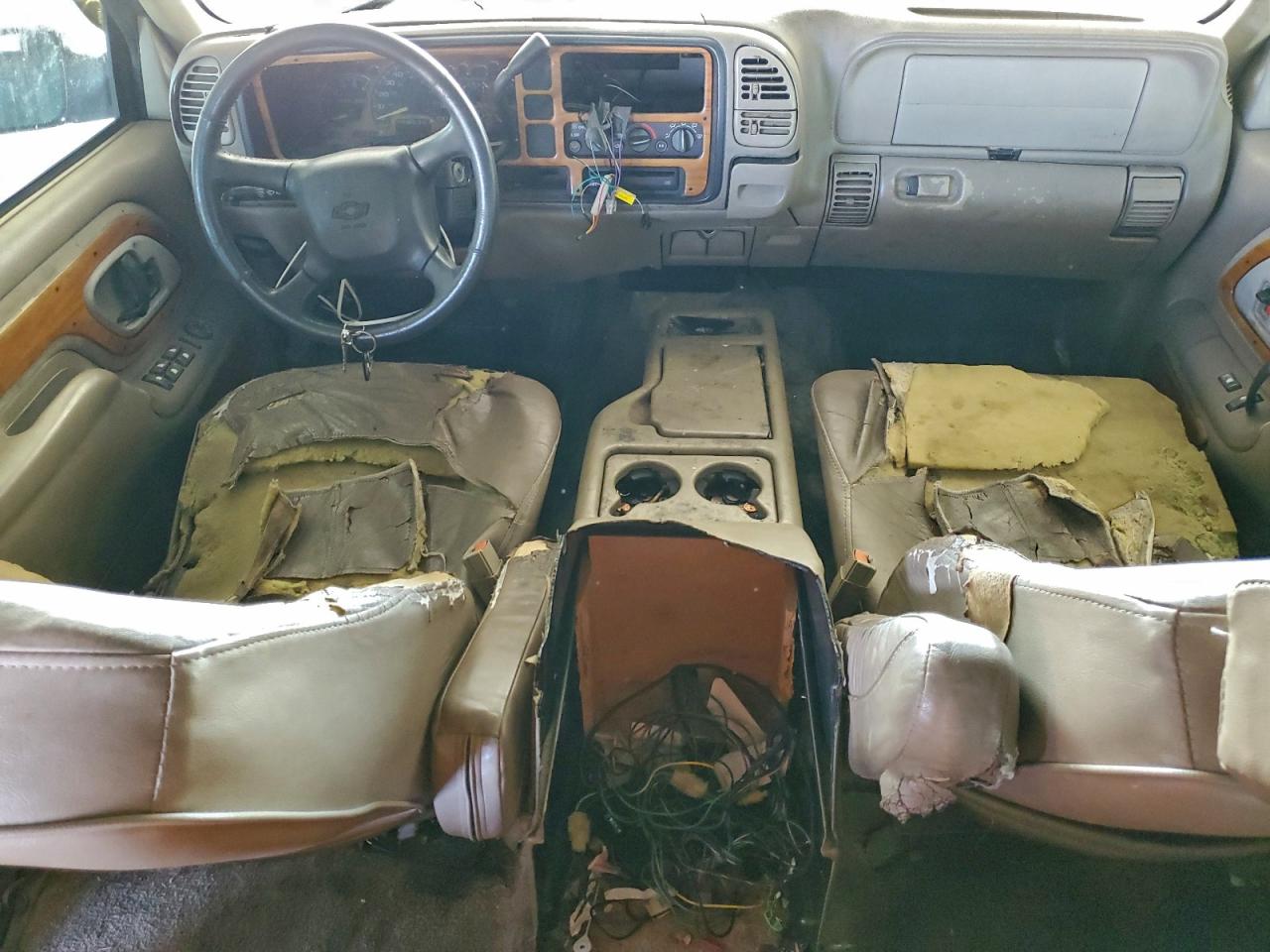 Chevrolet Suburban C1500 Image 11