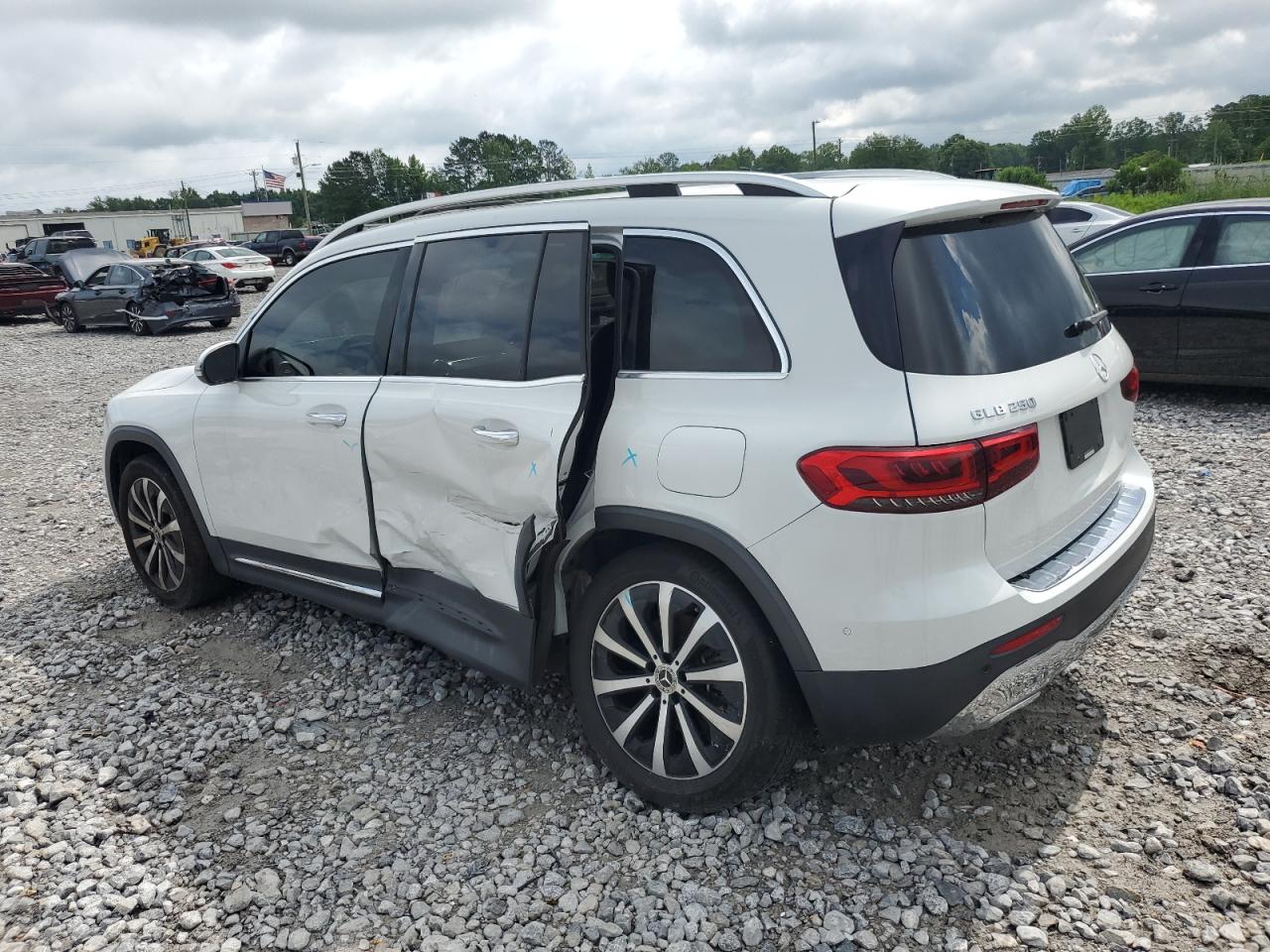 Mercedes-Benz GLB 250 Image 10