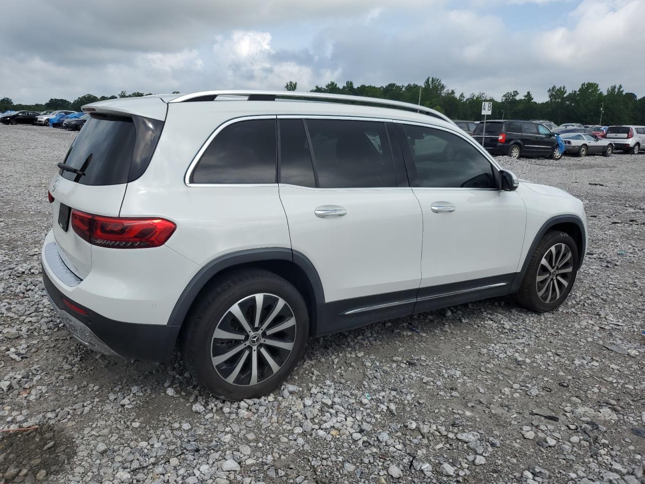 Mercedes-Benz GLB 250 Image 4