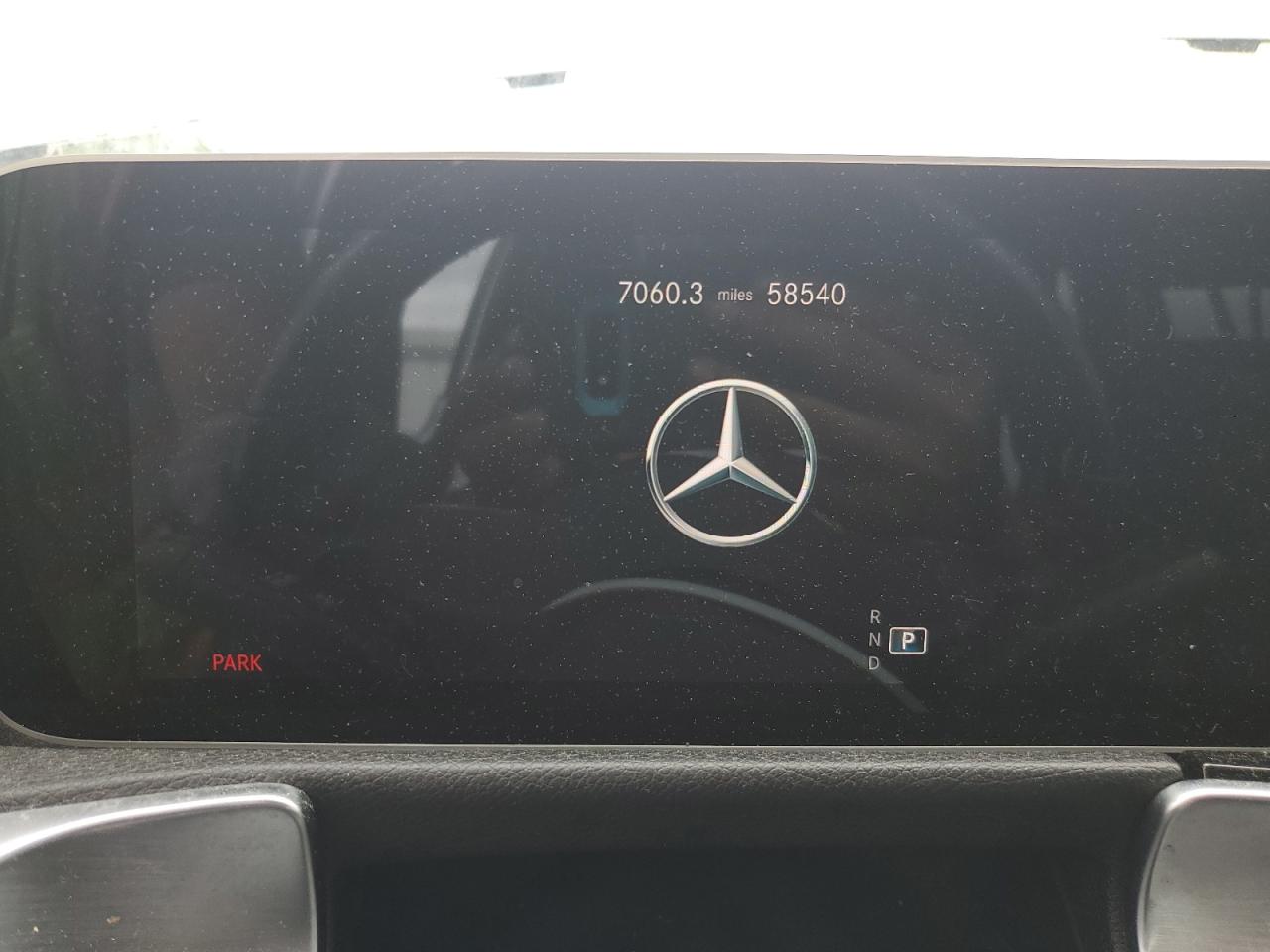 Mercedes-Benz GLB 250 Image 2