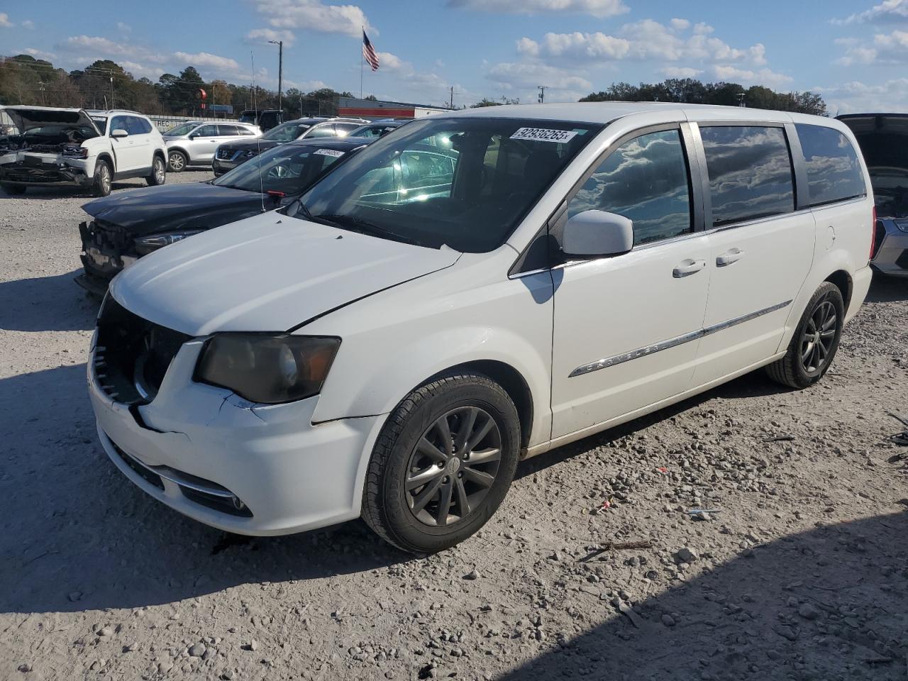 Chrysler Minivan S Image 1