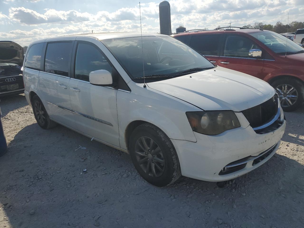 Chrysler Minivan S Image 9