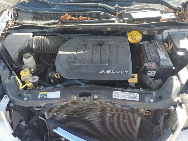 Chrysler Minivan S Image 5