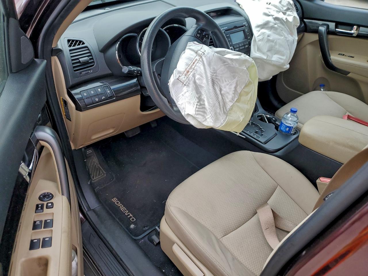 Kia Sorento Base Image 8