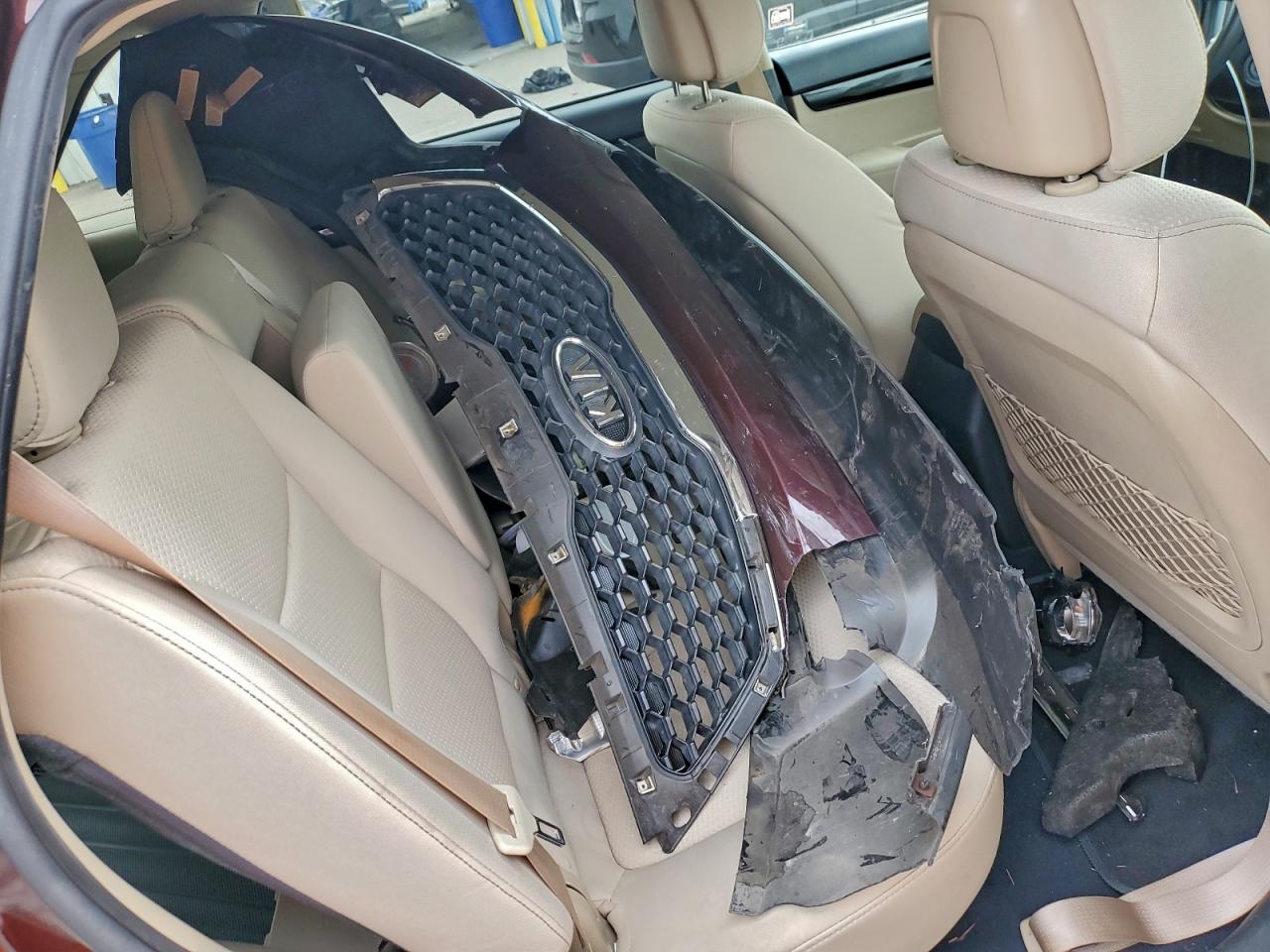 Kia Sorento Base Image 11