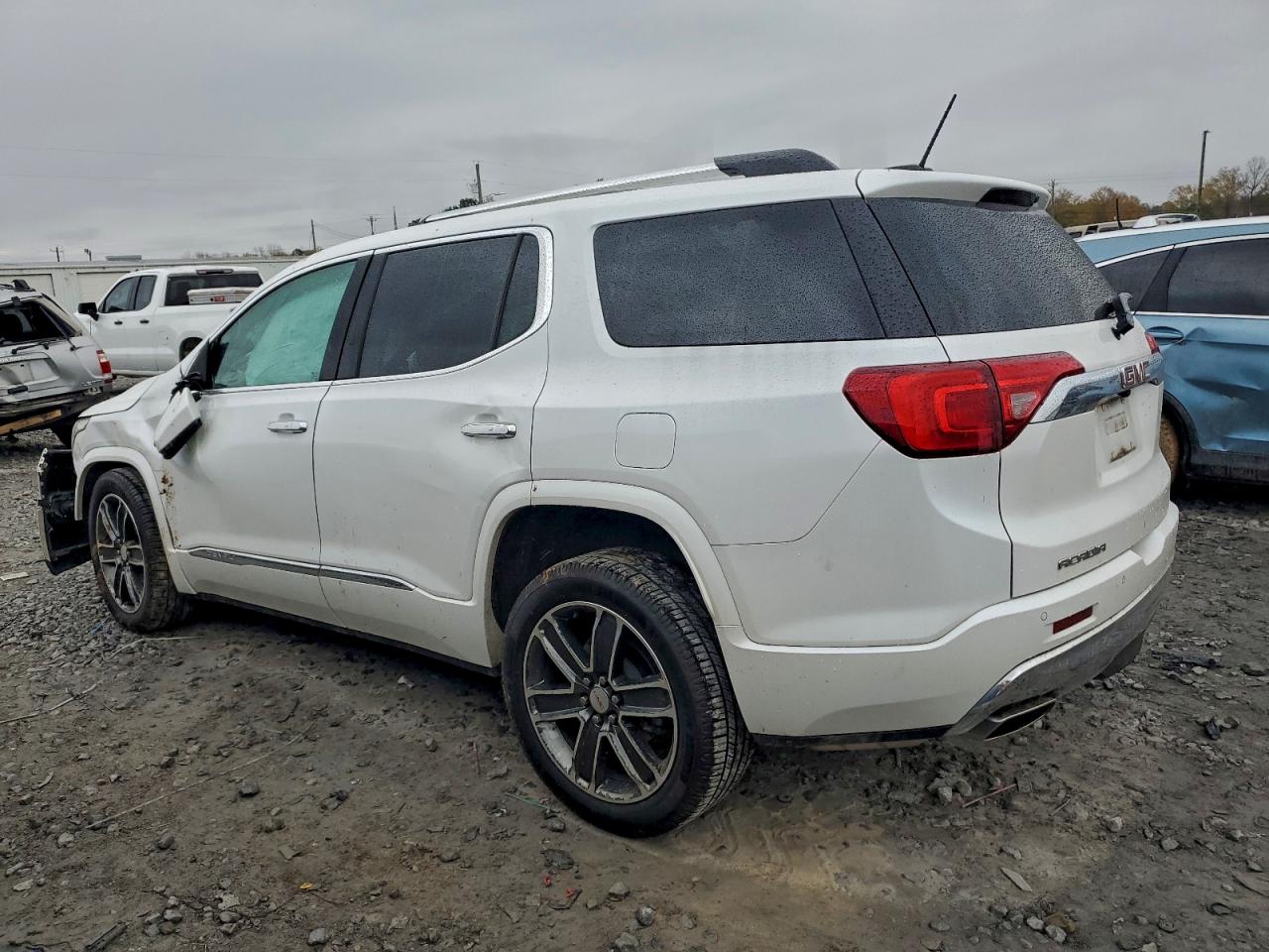 GMC Acadia Denali Image 5