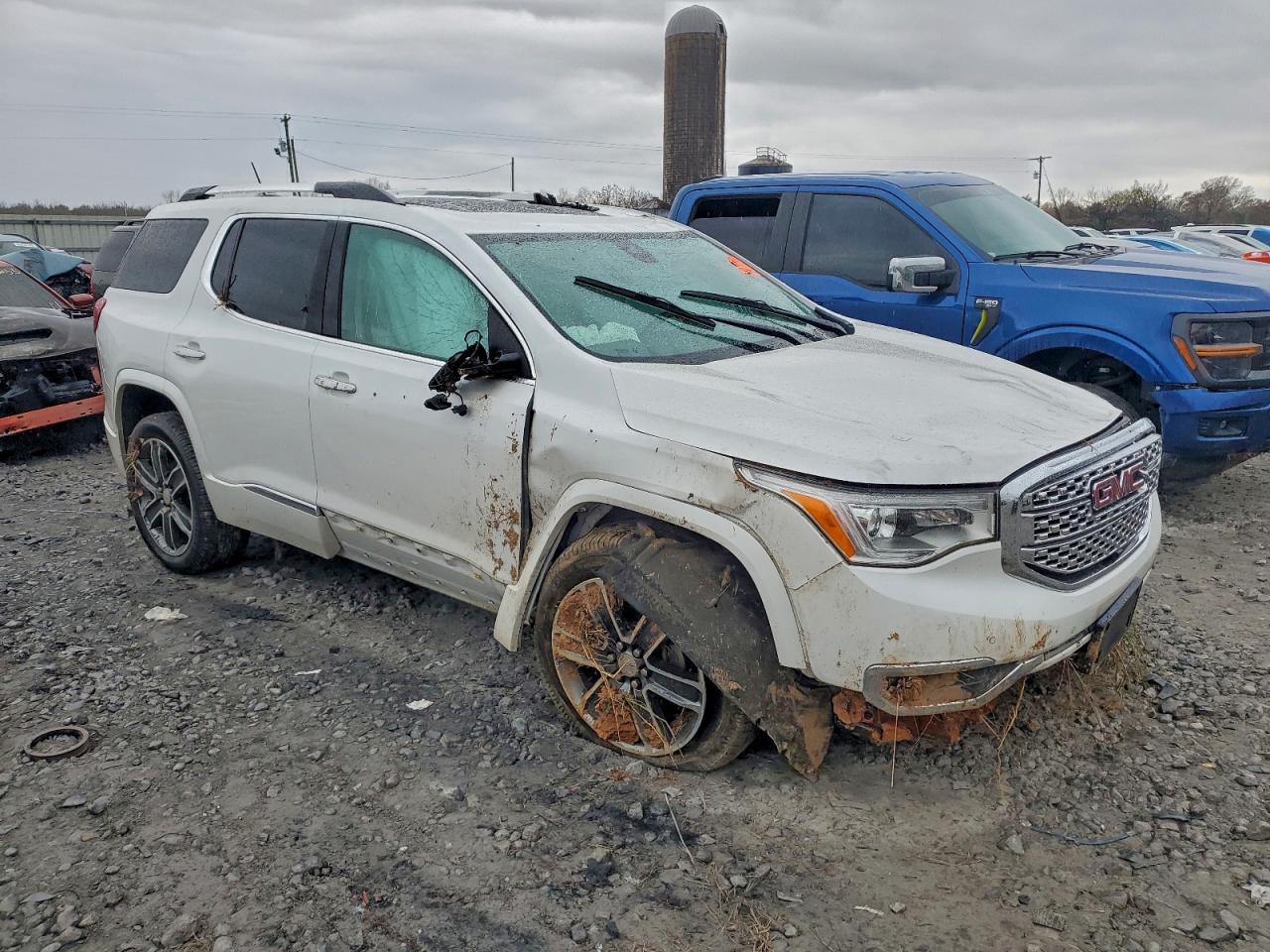 GMC Acadia Denali Image 2