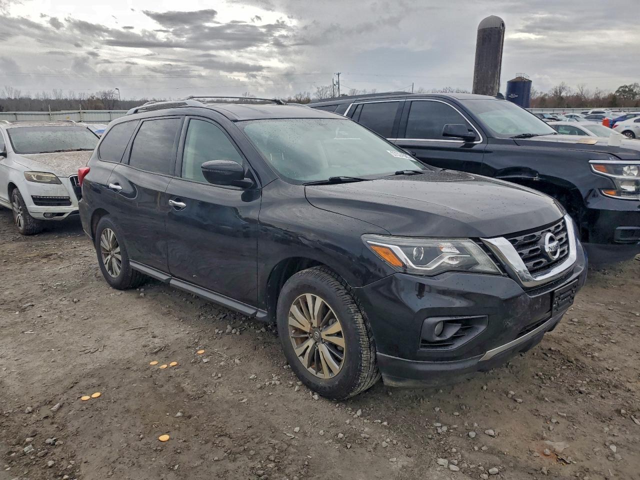 Nissan Pathfinder Sv Image 5