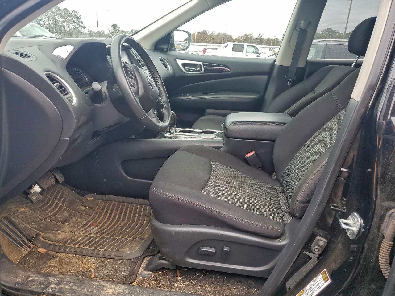 Nissan Pathfinder Sv Image 8