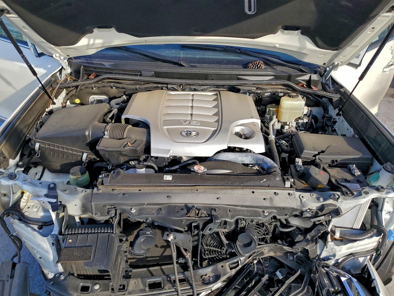 Toyota Land Cruis Vx-r Image 8