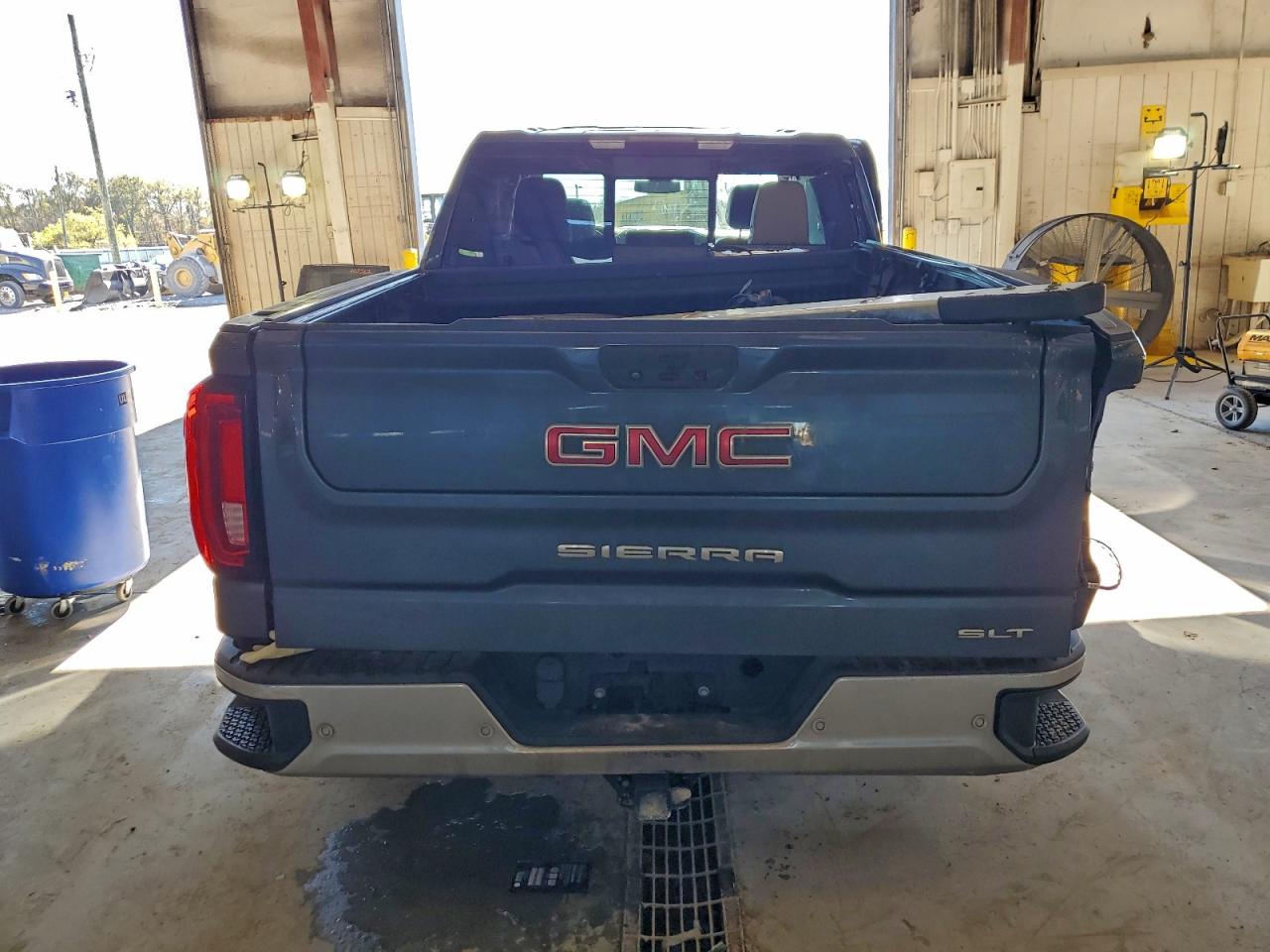 GMC Sierra C1500 Slt Image 12