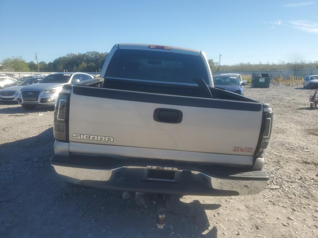 GMC Sierra C1500 Image 10