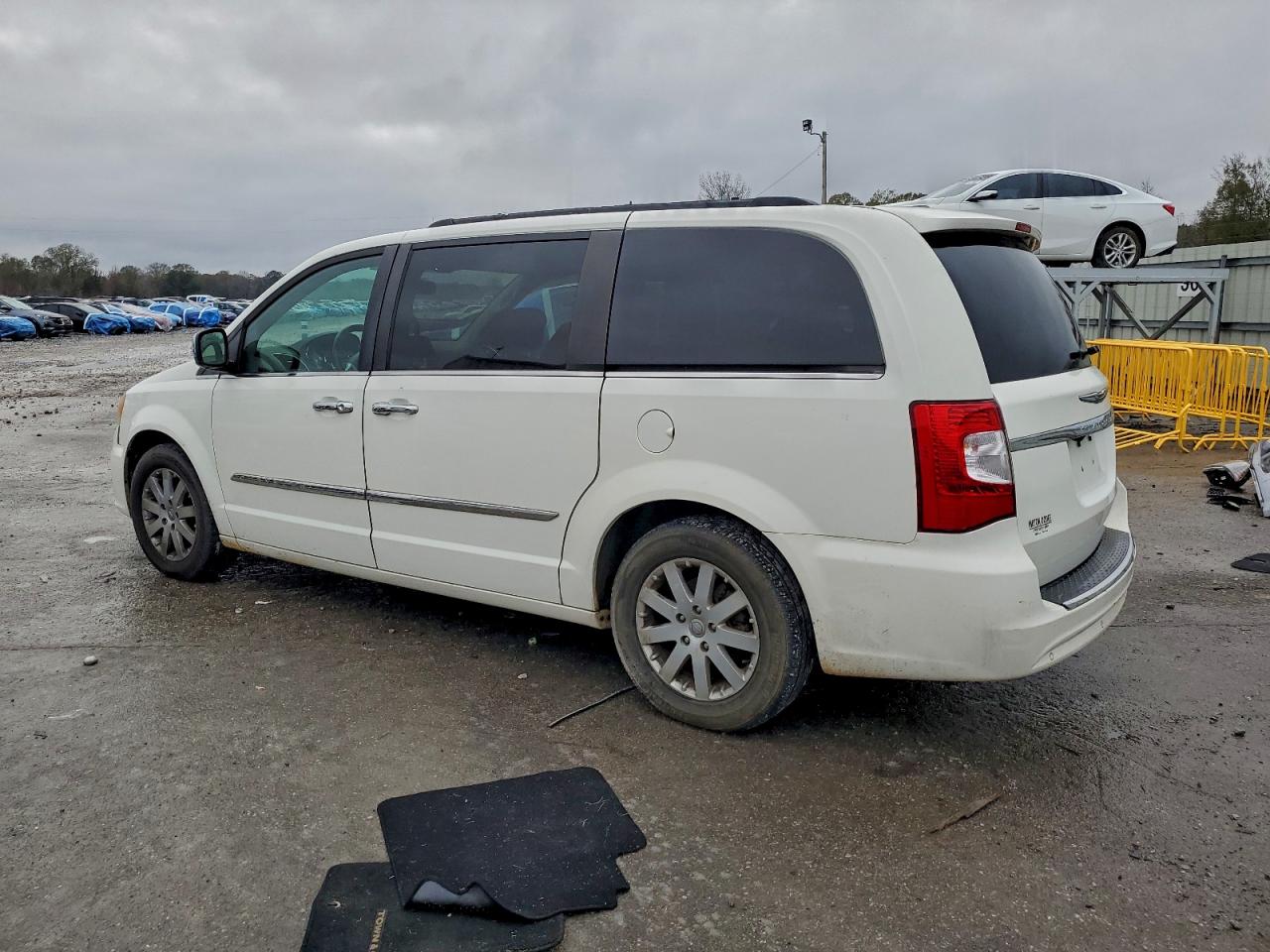 Chrysler Minivan Touring L Image 6