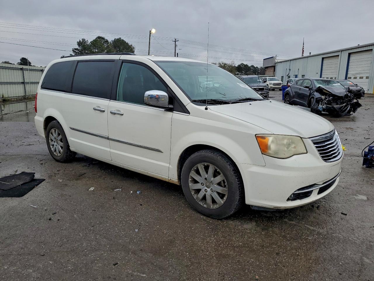 Chrysler Minivan Touring L Image 3