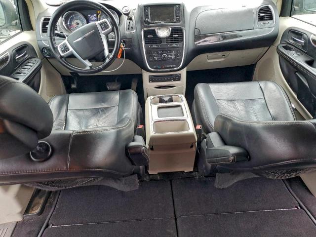 Chrysler Minivan Touring L Image 9