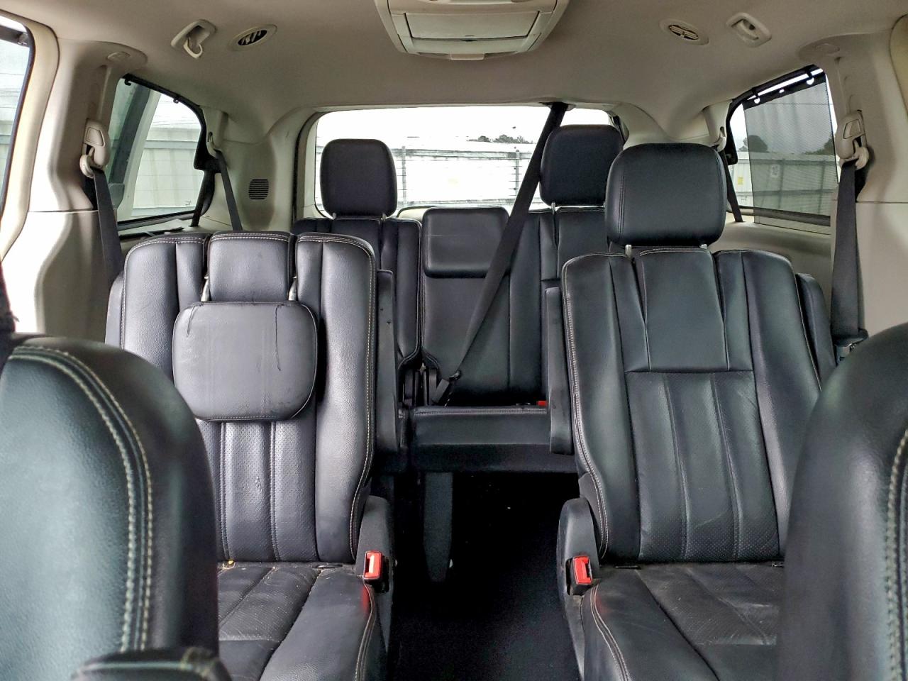 Chrysler Minivan Touring L Image 12