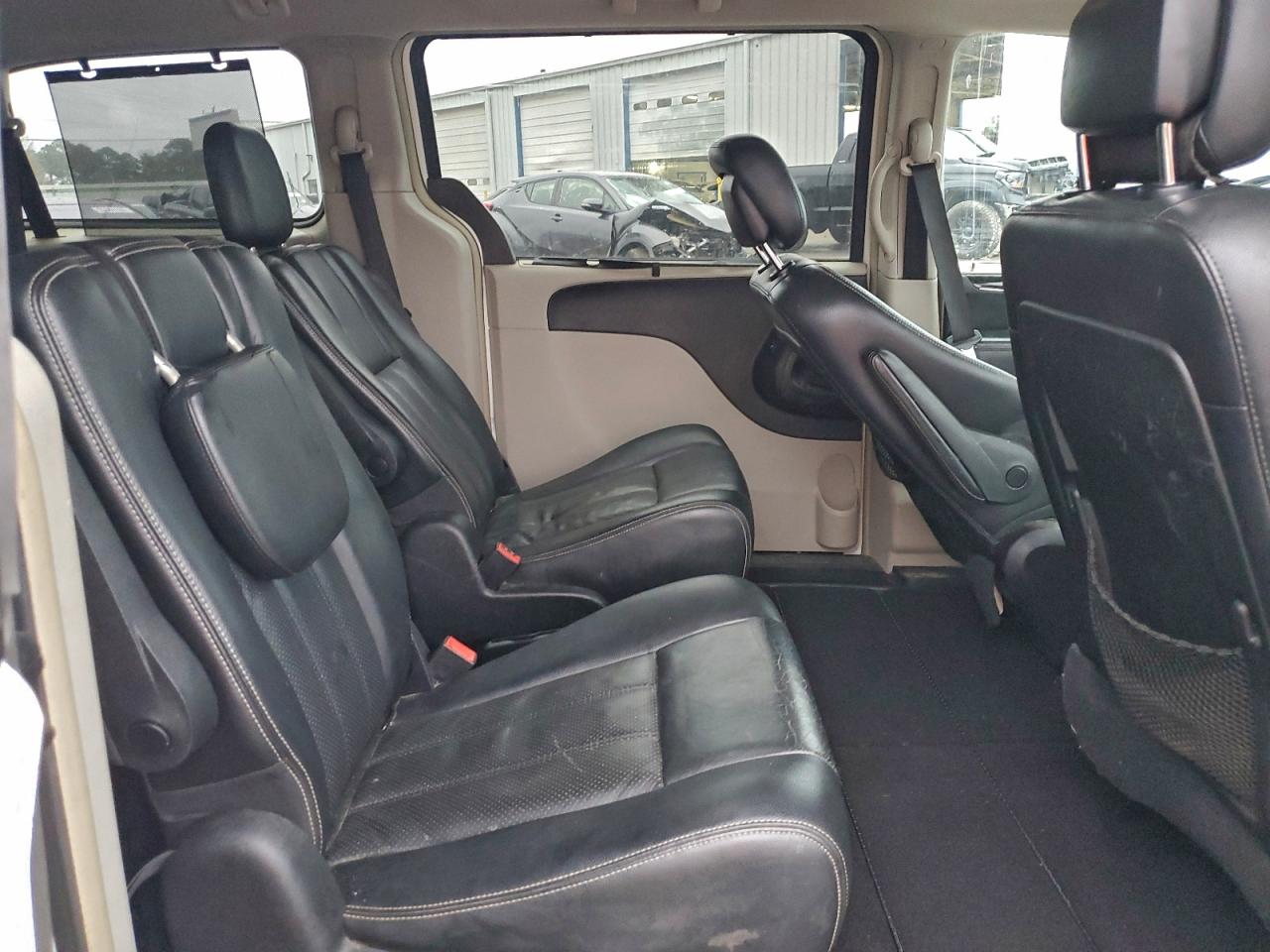 Chrysler Minivan Touring L Image 11