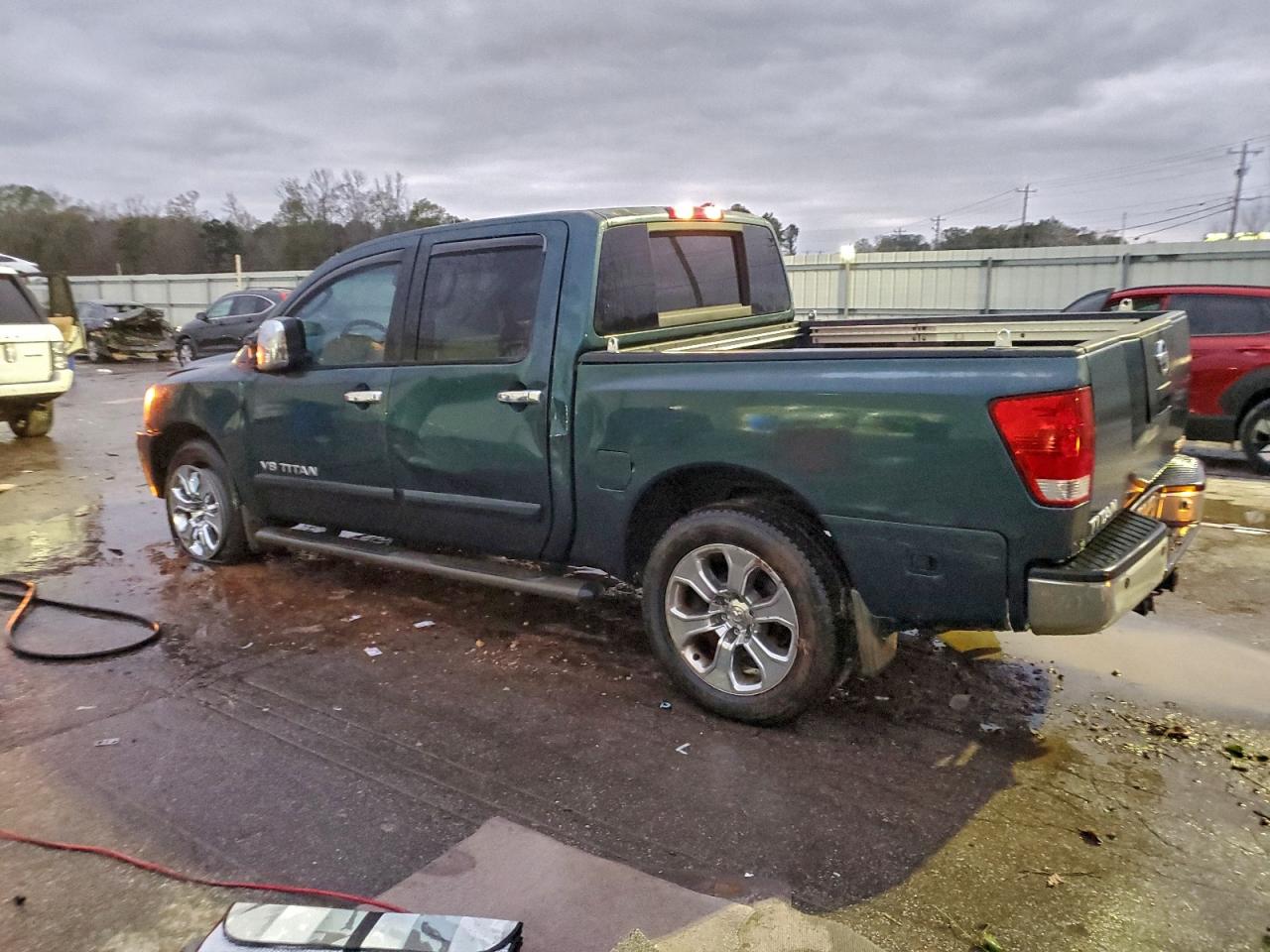 Nissan Titan Xe Image 2