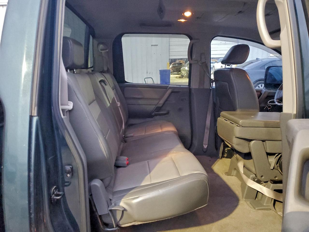 Nissan Titan Xe Image 10