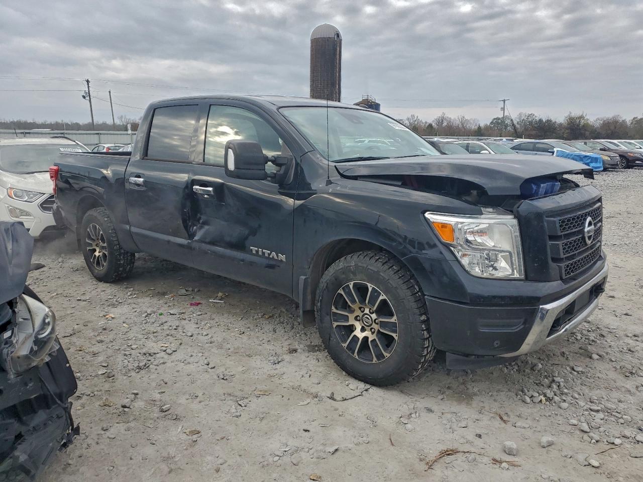 Nissan Titan Sv Image 3
