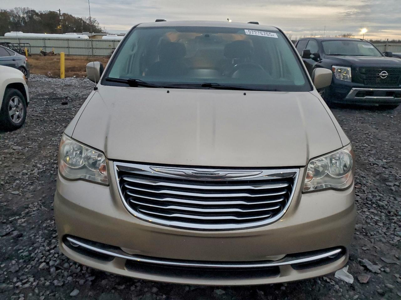 Chrysler Minivan Touring Image 3