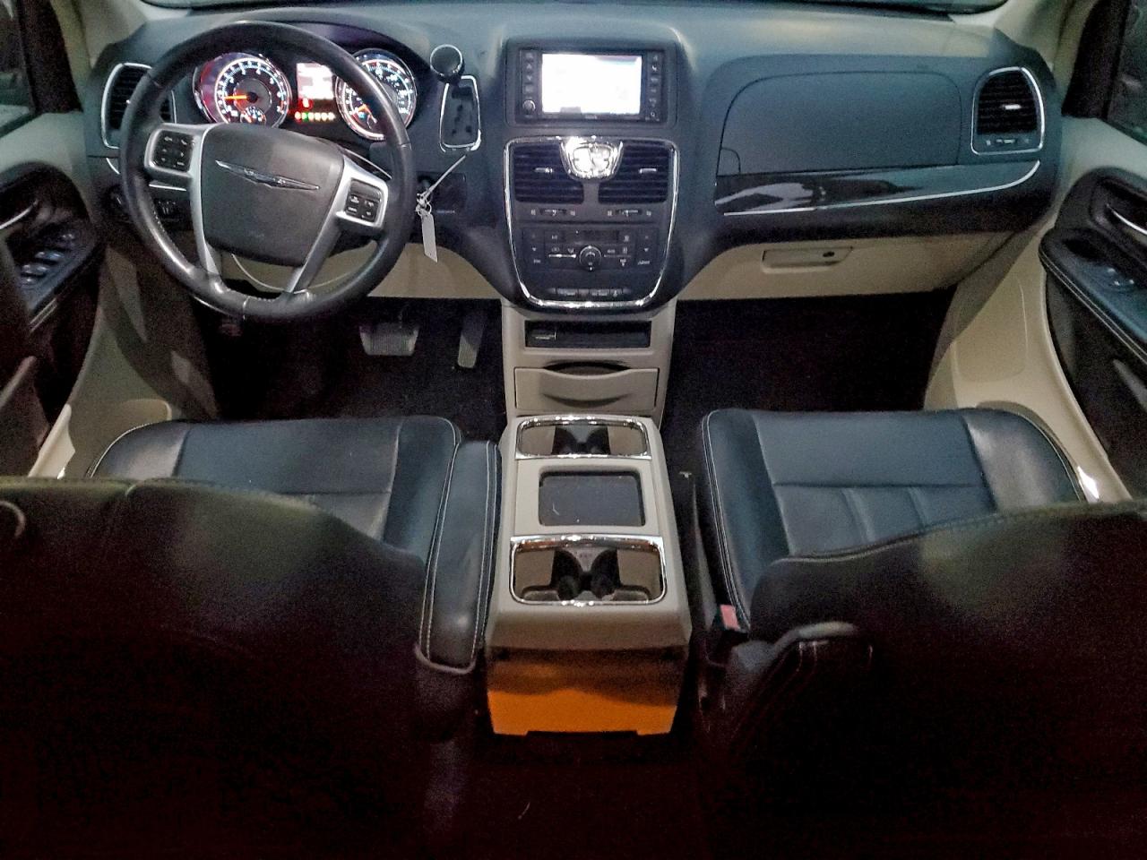 Chrysler Minivan Touring Image 5