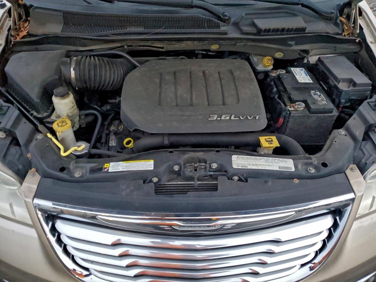 Chrysler Minivan Touring Image 6